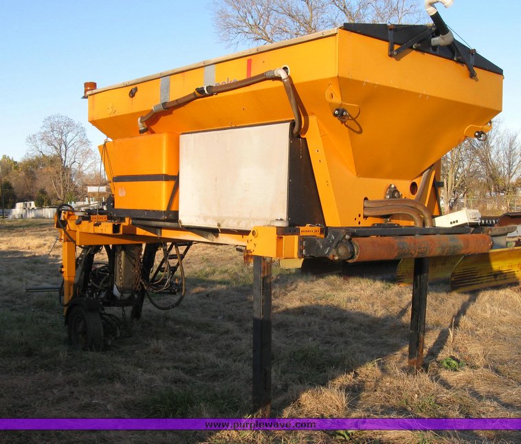image for item 3050 1993 Epoke bulk mounted spreader