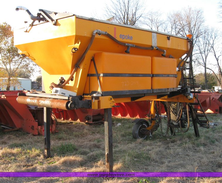 image for item 3050 1993 Epoke bulk mounted spreader