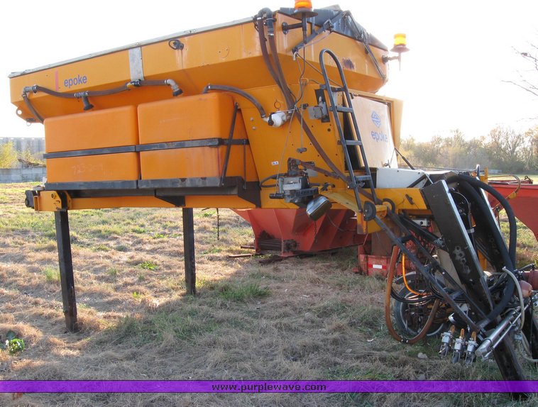 image for item 3050 1993 Epoke bulk mounted spreader