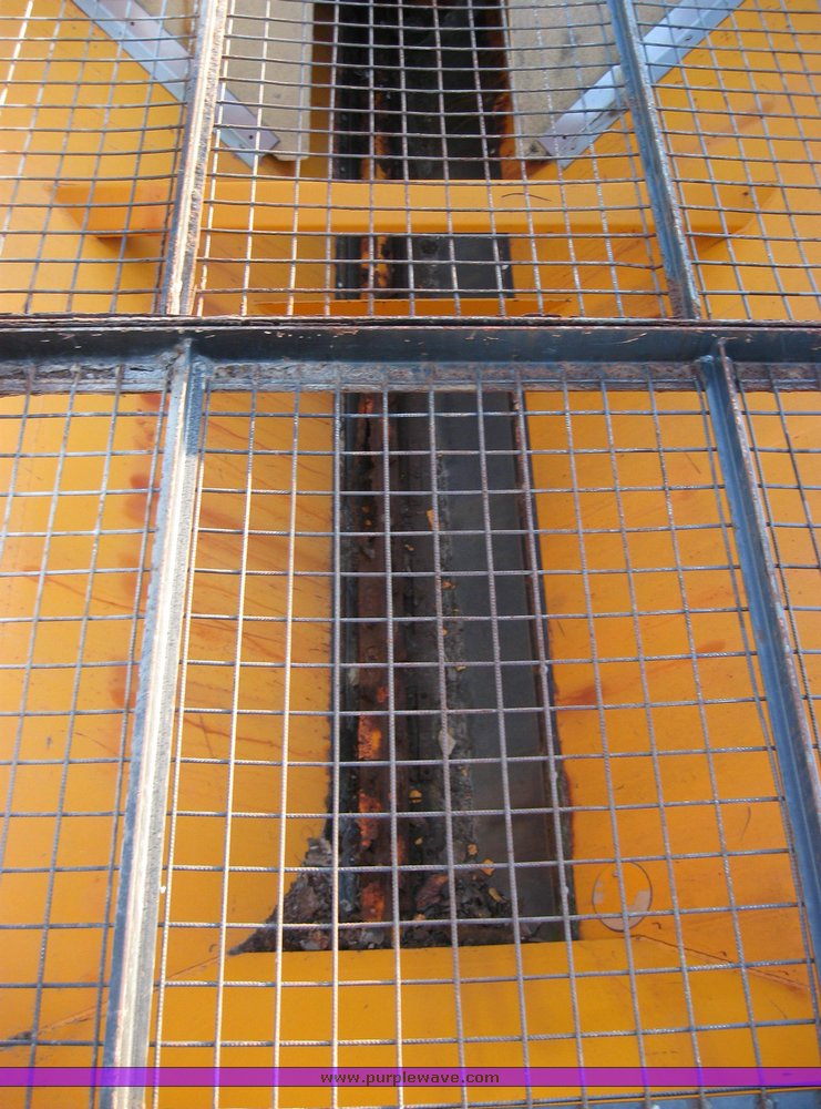 image for item 3050 1993 Epoke bulk mounted spreader