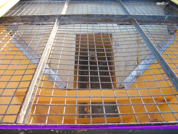 image for item 3050 1993 Epoke bulk mounted spreader