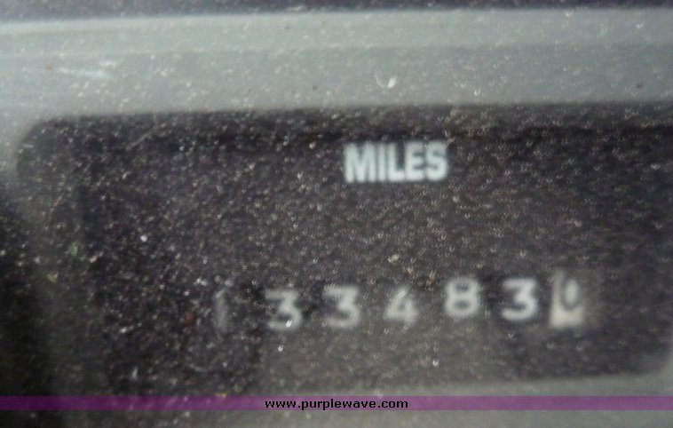 image for item 3107 1997 International 4900 oil distributor truck