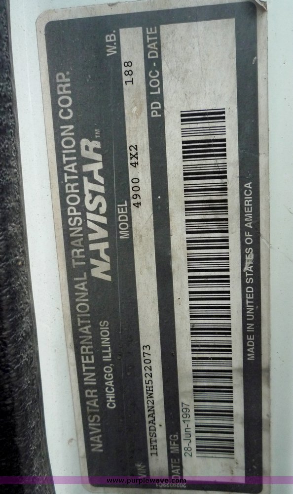 image for item 3107 1997 International 4900 oil distributor truck