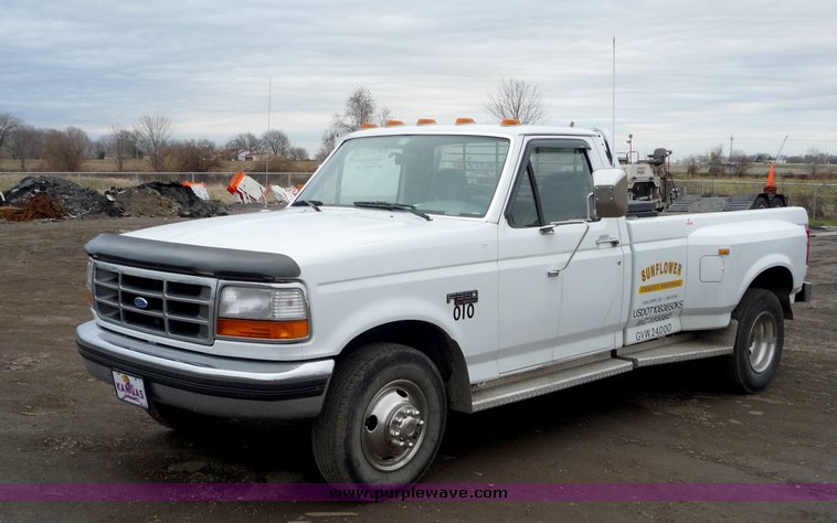 image for item 3110 1995 Ford F350 pickup