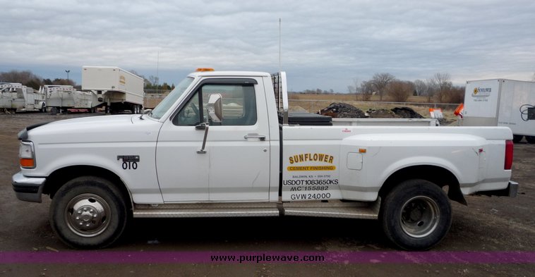 image for item 3110 1995 Ford F350 pickup