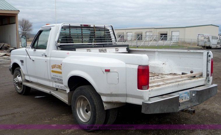 image for item 3110 1995 Ford F350 pickup