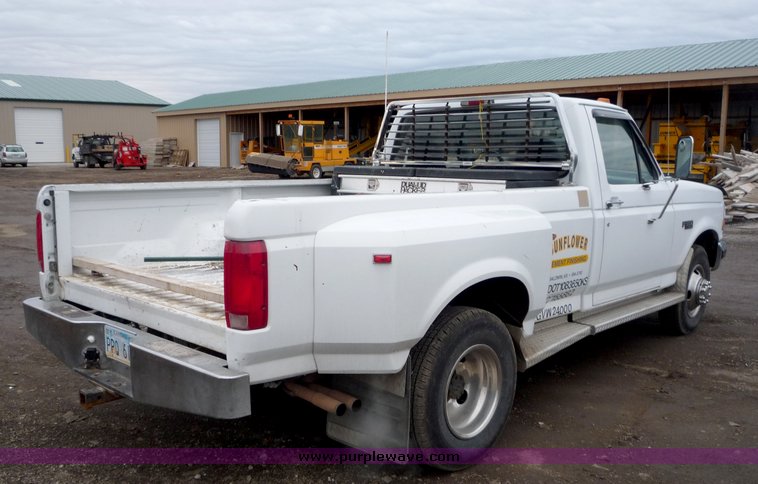 image for item 3110 1995 Ford F350 pickup