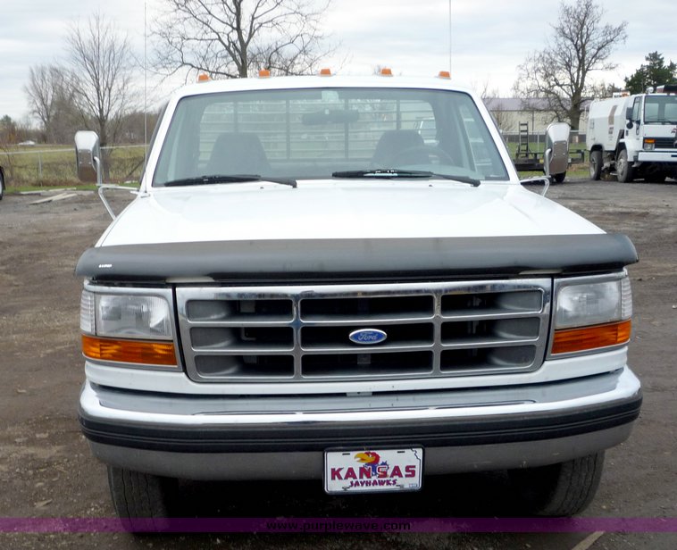 image for item 3110 1995 Ford F350 pickup