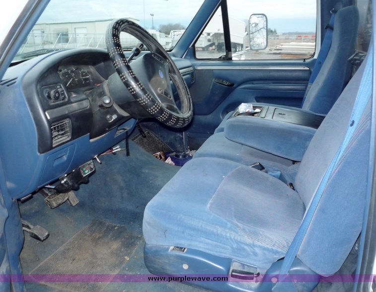 image for item 3110 1995 Ford F350 pickup