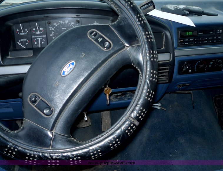 image for item 3110 1995 Ford F350 pickup