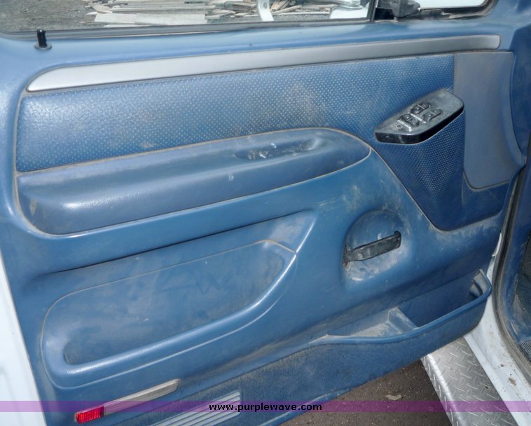 image for item 3110 1995 Ford F350 pickup