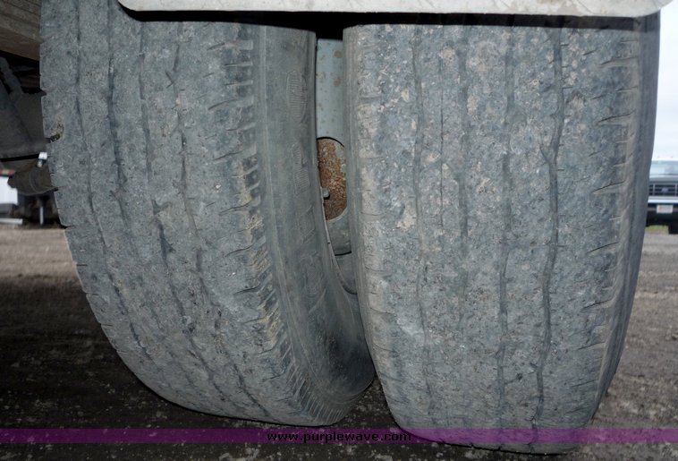 image for item 3110 1995 Ford F350 pickup