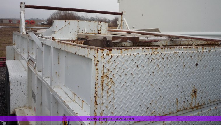 image for item 3112 1999 Eagle trailer