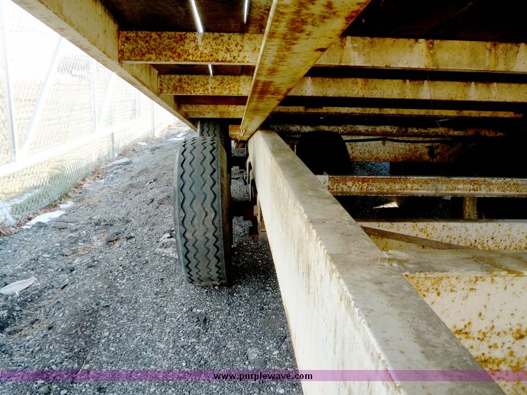 image for item 3114 1996 Economy 424+G 24' trailer