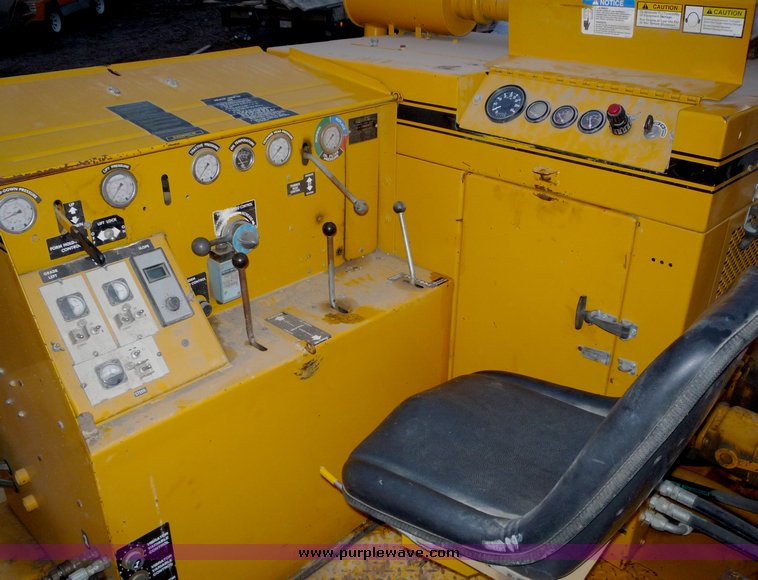 image for item 3116 1994 Gomaco GT6000-90 curb machine