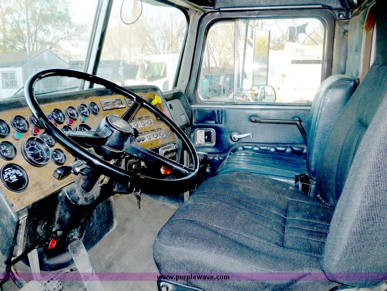 image for item 4095 1994 Western Star dump truck