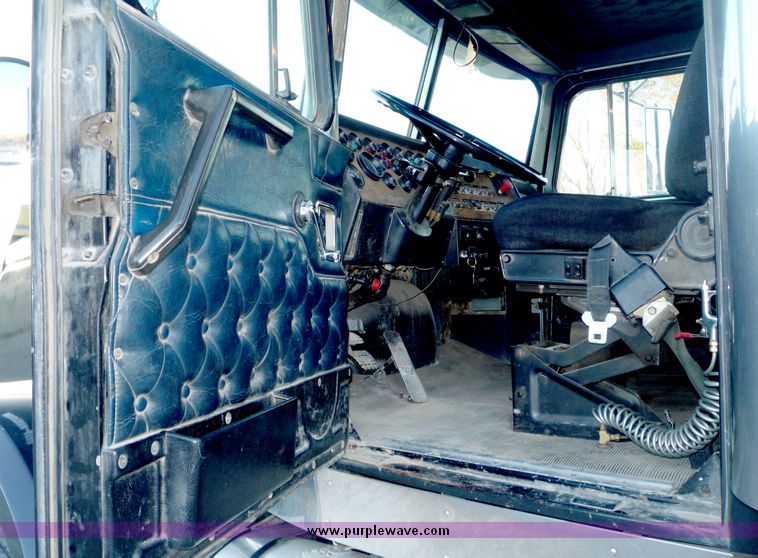 image for item 4095 1994 Western Star dump truck