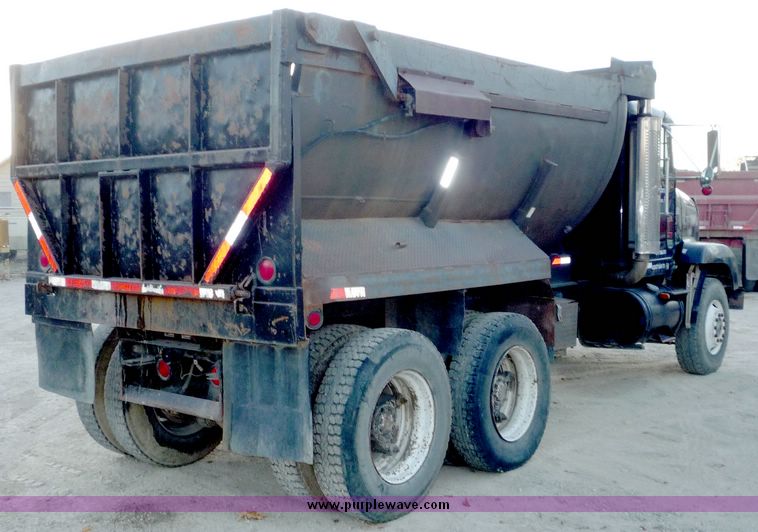 image for item 4096 1989 Freightliner FDL120 dump truck