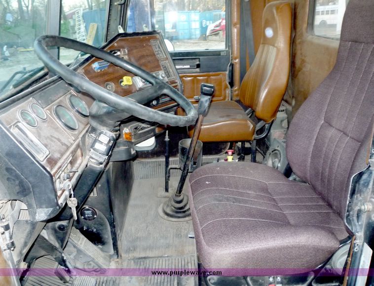 image for item 4096 1989 Freightliner FDL120 dump truck