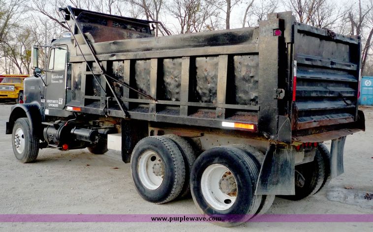image for item 4097 1987 Freightliner FLC 120 dump truck