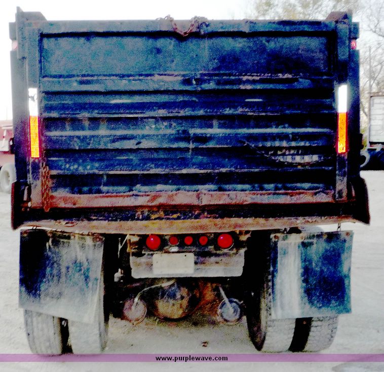image for item 4097 1987 Freightliner FLC 120 dump truck