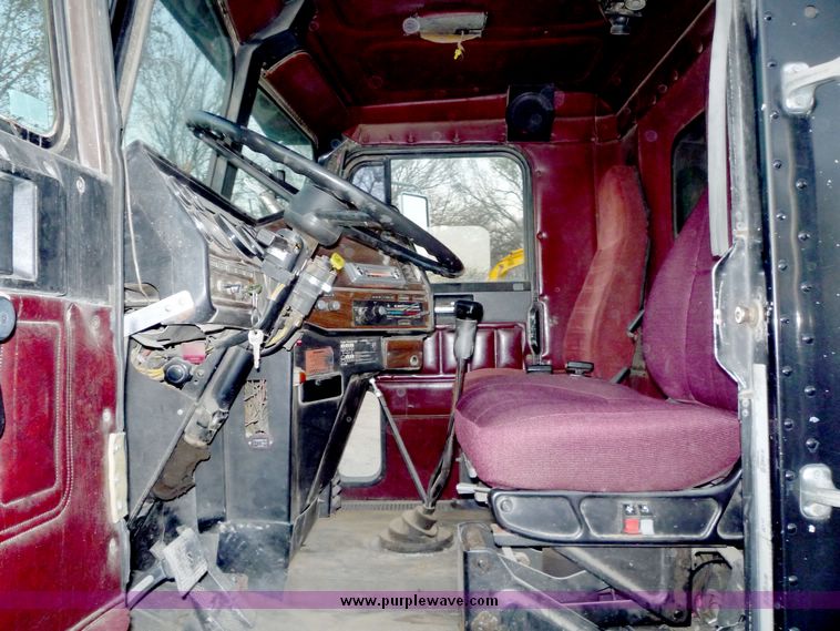 image for item 4097 1987 Freightliner FLC 120 dump truck