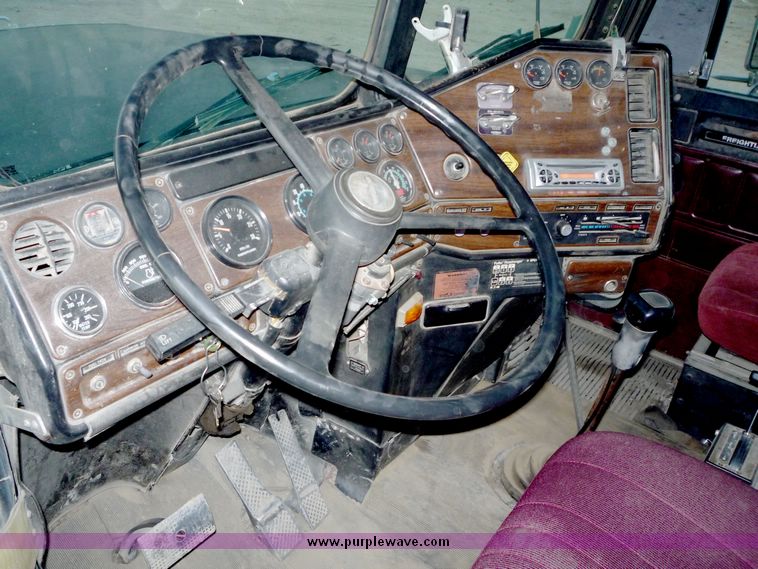 image for item 4097 1987 Freightliner FLC 120 dump truck