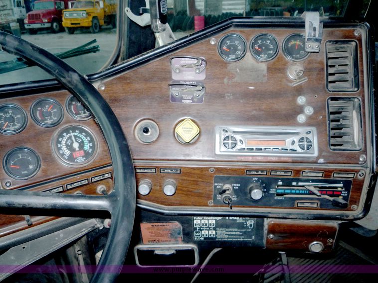 image for item 4097 1987 Freightliner FLC 120 dump truck