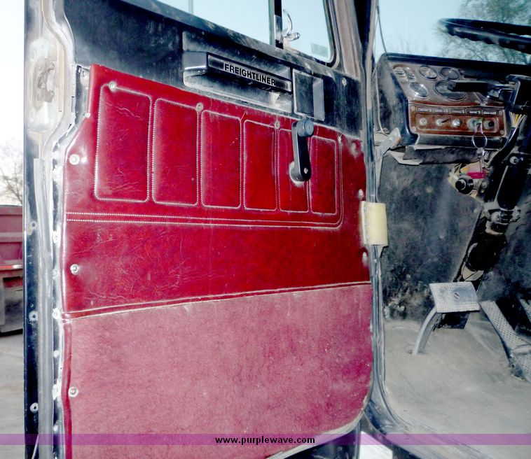 image for item 4097 1987 Freightliner FLC 120 dump truck