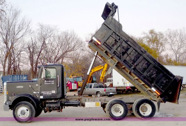 image for item 4097 1987 Freightliner FLC 120 dump truck