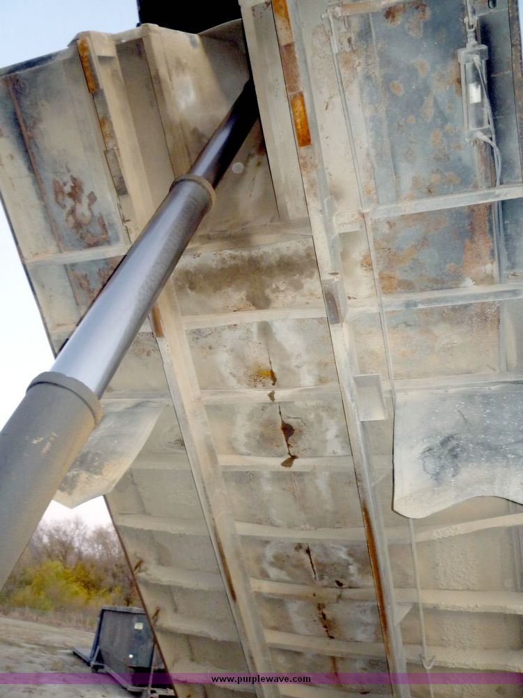 image for item 4097 1987 Freightliner FLC 120 dump truck