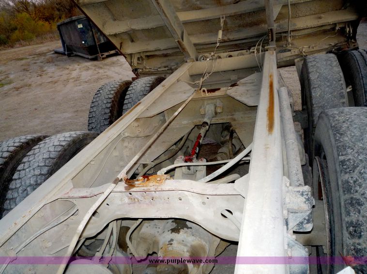 image for item 4097 1987 Freightliner FLC 120 dump truck