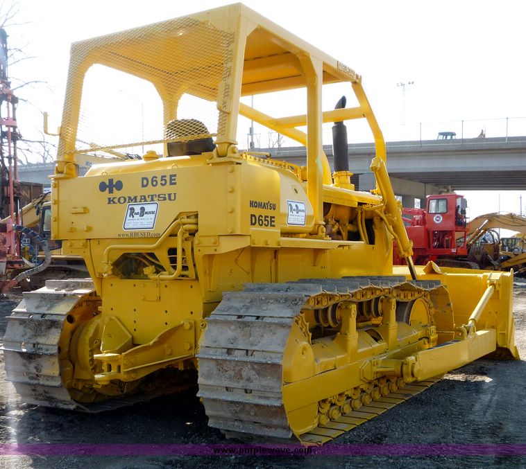 image for item 4193 1982 Komatsu D65E-6 dozer