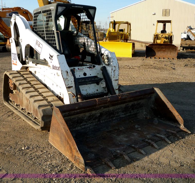 image for item 4196 2004 Bobcat T300 skid steer