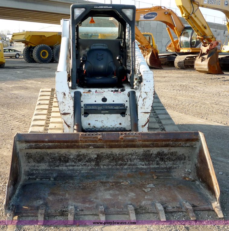 image for item 4196 2004 Bobcat T300 skid steer