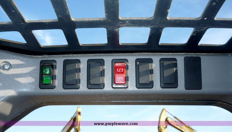 image for item 4196 2004 Bobcat T300 skid steer