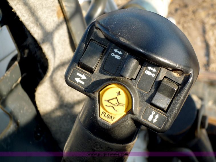 image for item 4196 2004 Bobcat T300 skid steer