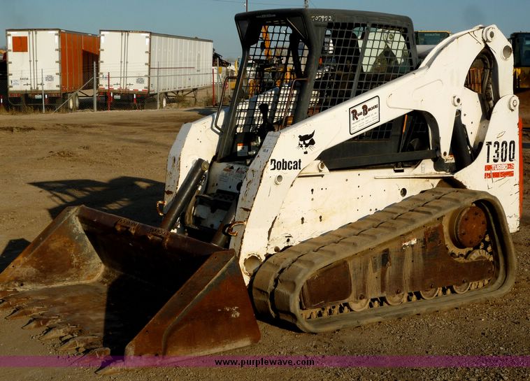 image for item 4196 2004 Bobcat T300 skid steer