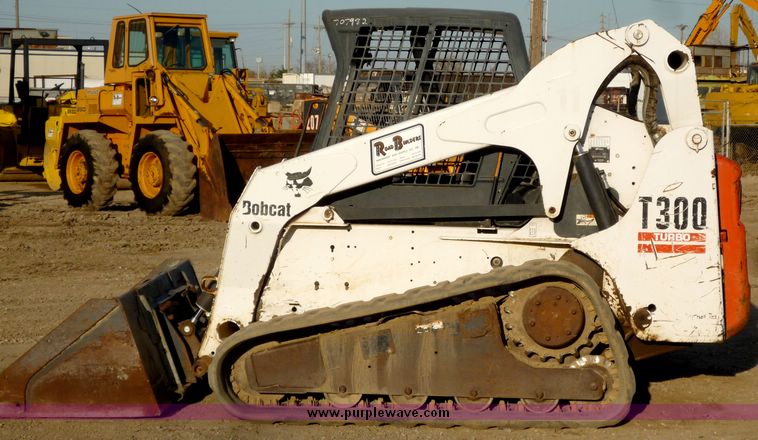 image for item 4196 2004 Bobcat T300 skid steer