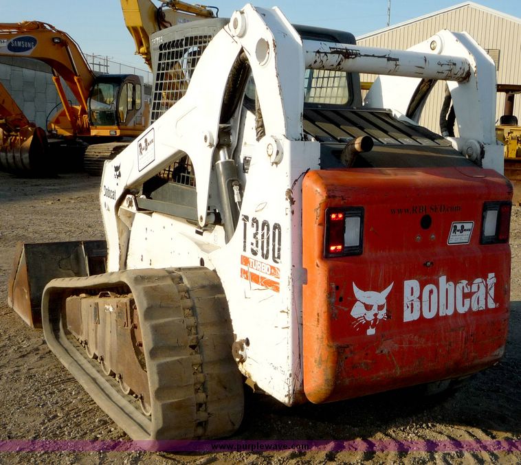 image for item 4196 2004 Bobcat T300 skid steer