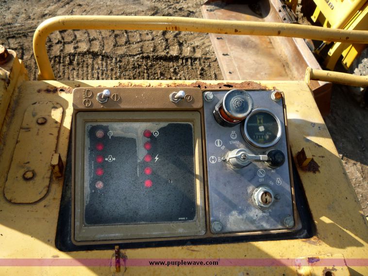 image for item 4200 1988 Caterpillar 943 track loader