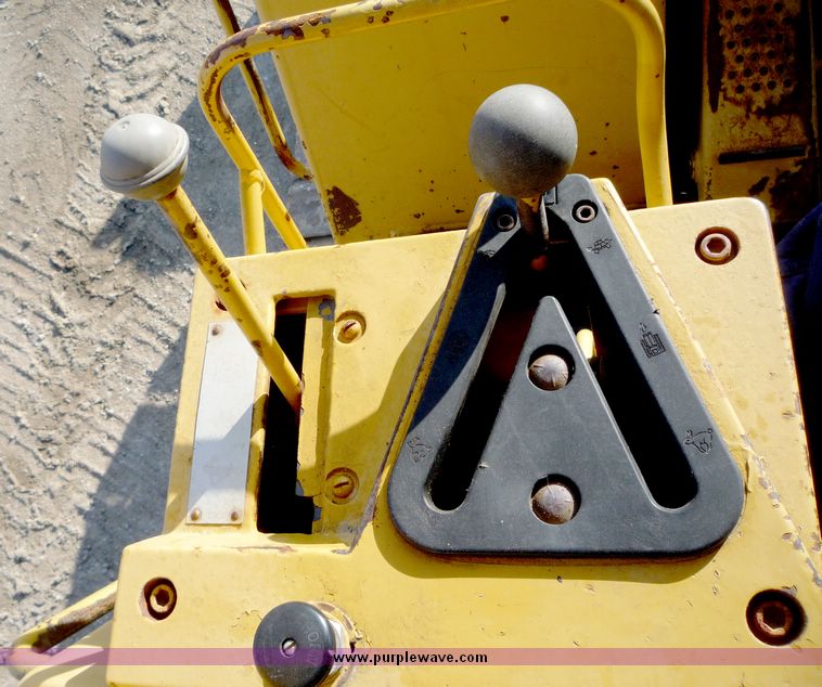 image for item 4200 1988 Caterpillar 943 track loader