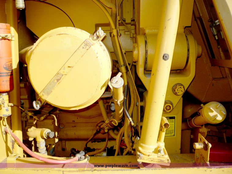 image for item 4200 1988 Caterpillar 943 track loader