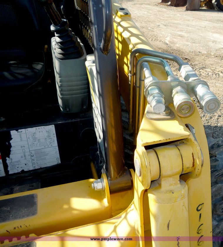 image for item 4210 2003 Komatsu SK 1020 skid steer