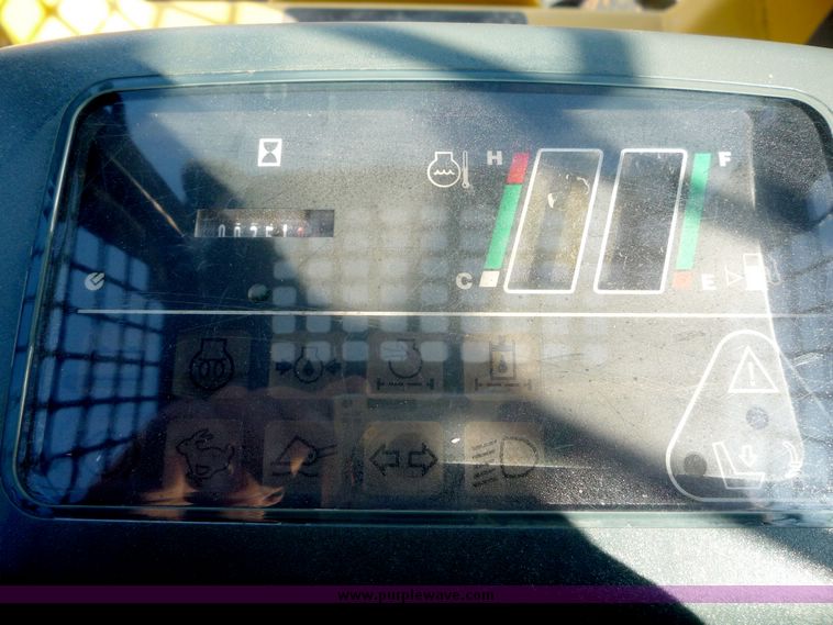 image for item 4210 2003 Komatsu SK 1020 skid steer