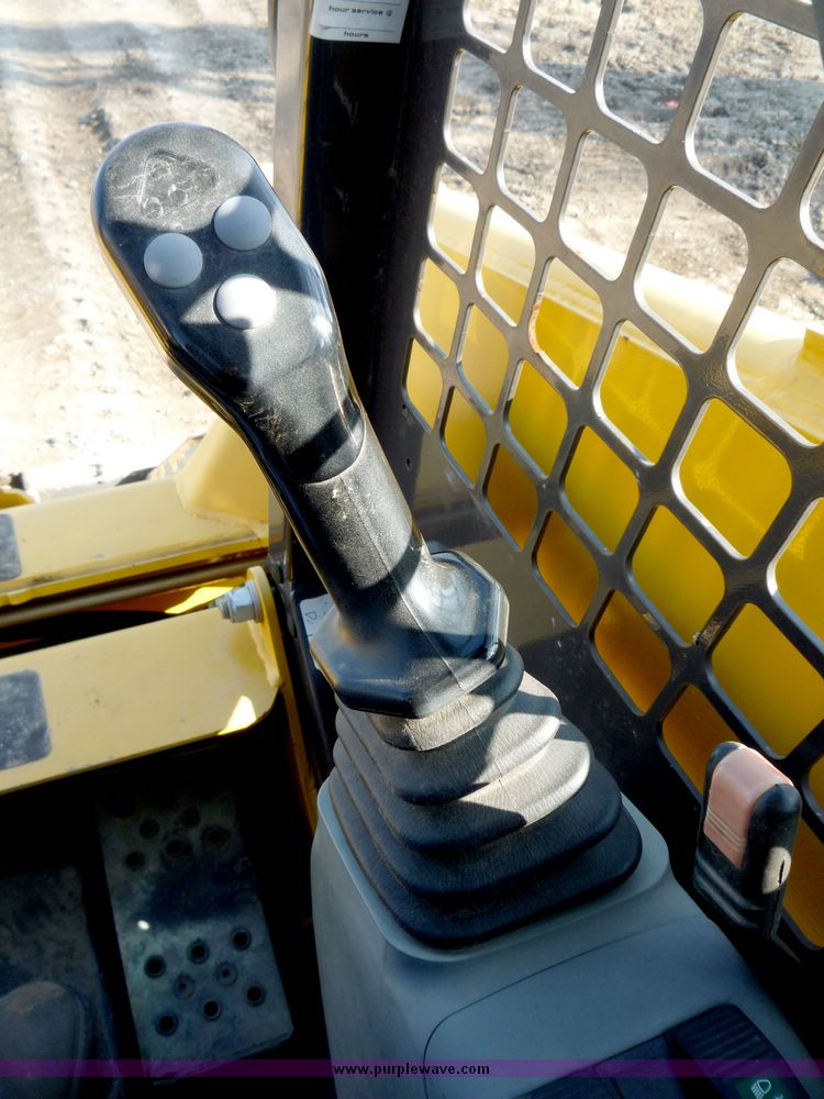 image for item 4210 2003 Komatsu SK 1020 skid steer