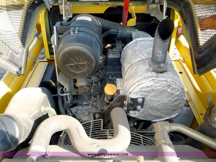 image for item 4210 2003 Komatsu SK 1020 skid steer