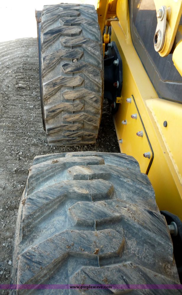 image for item 4210 2003 Komatsu SK 1020 skid steer