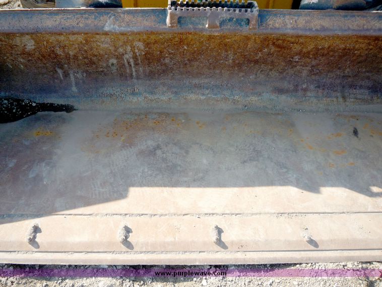 image for item 4210 2003 Komatsu SK 1020 skid steer