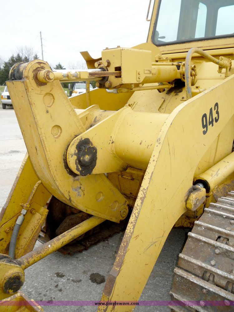 image for item 4225 1986 Caterpillar 943 trackloader